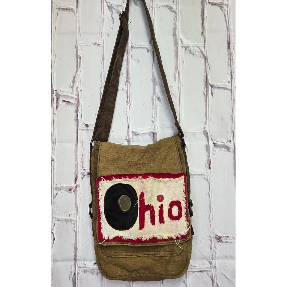 Unbranded canvas messenger